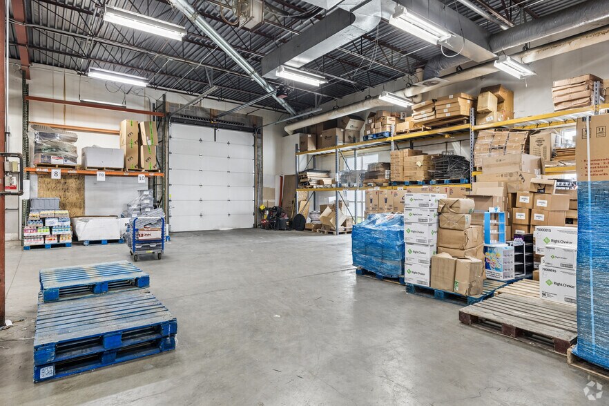 More Photos Of 6240 Abbott Dr, Omaha Distribution For Lease