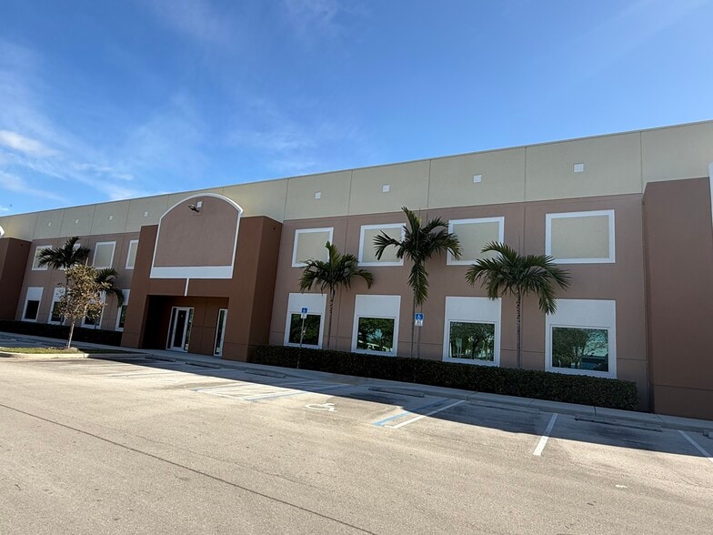 More Photos Of 1850 S Powerline Rd, Deerfield Beach Warehouse For Lease