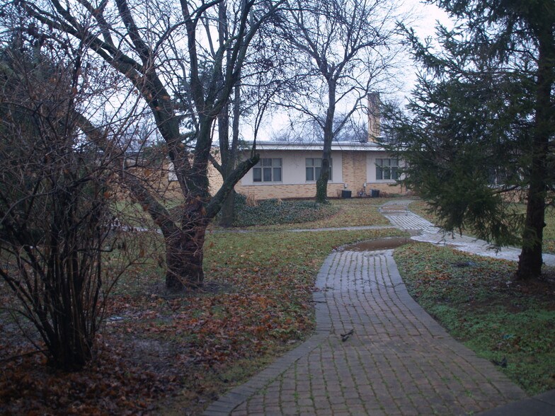 More Photos Of 1901 Mascoutah Ave, Belleville Schools For Lease