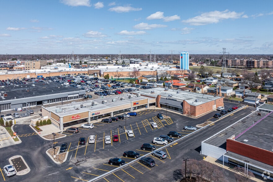 More Photos Of 9347 N Milwaukee Ave, Niles Unknown For Lease