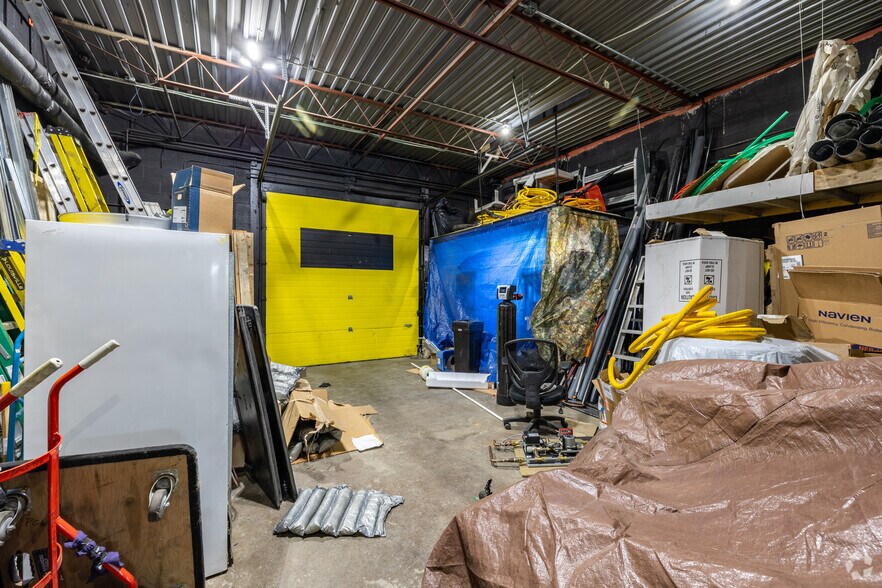 More Photos Of 1247 36th Ave NE, Calgary Warehouse For Lease