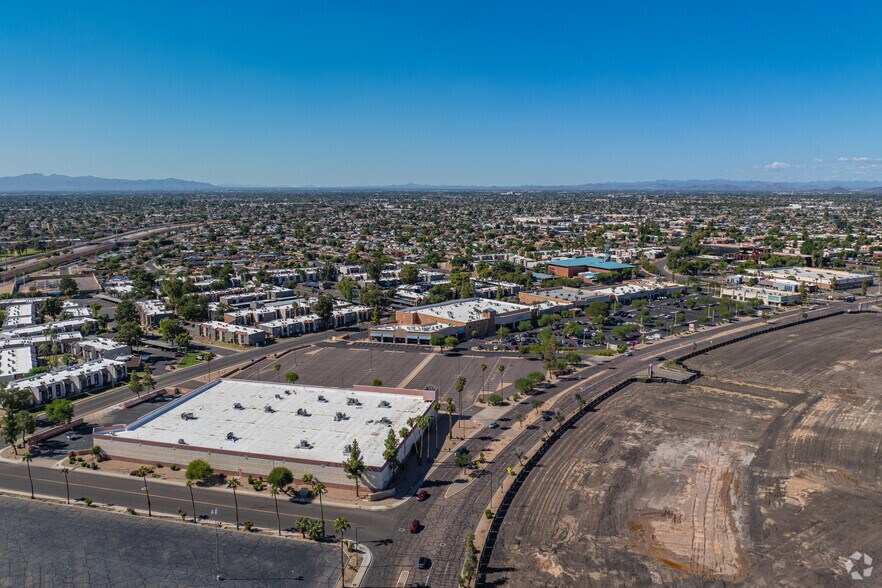 More Photos Of 9620 N Metro Pky W, Phoenix General Retail For Sale