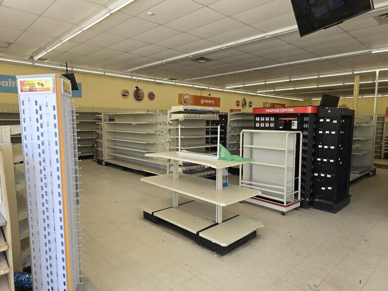 More Photos Of 8400 Wayne Rd, Romulus Freestanding For Lease