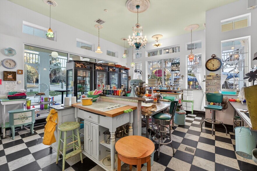 More Photos Of 197 E Church St, Deland Restaurant For Sale