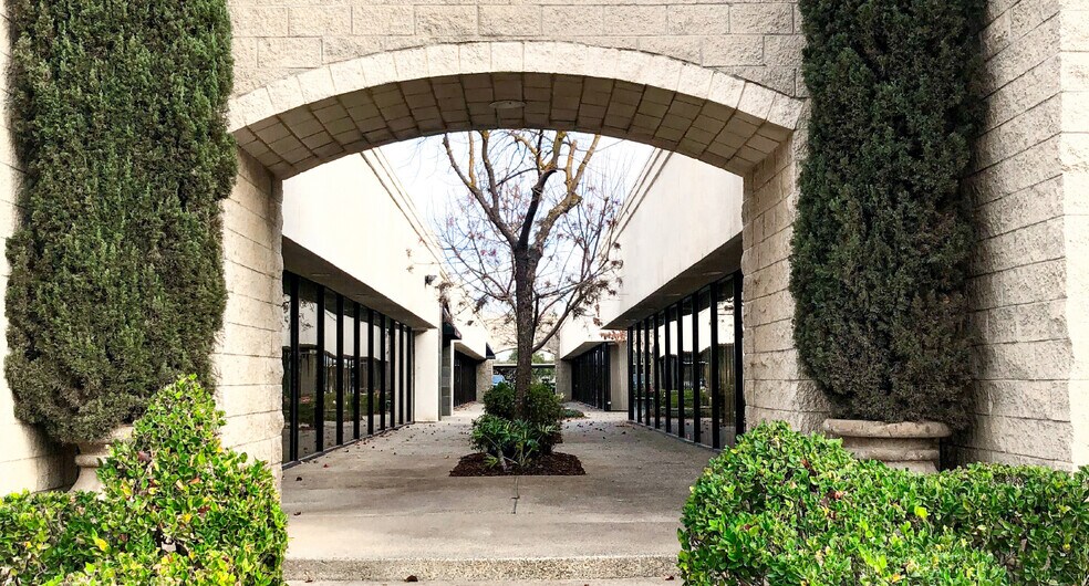 More Photos Of 7580 N Ingram Ave, Fresno Office For Lease