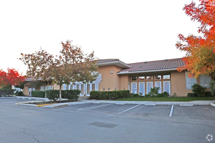 More Photos Of 9499 N Fort Washington Rd, Fresno Unknown For Lease