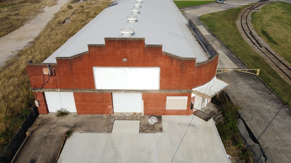 More Photos Of 3229 Navigation Blvd, Houston Warehouse For Sale