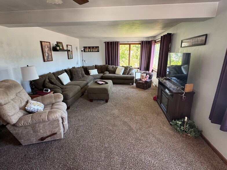 More Photos Of 215 W Main St, Marshall General Retail For Sale