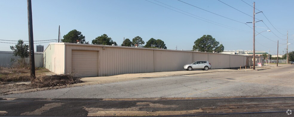 Primary Photo Of 2370 Wooddale Blvd, Baton Rouge Warehouse For Sale