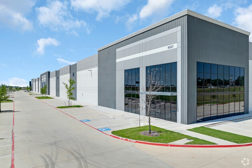 More Photos Of 4521 N US Highway 67, Midlothian Unknown For Lease