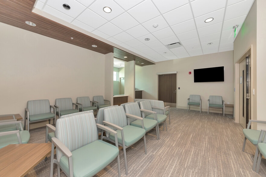 More Photos Of 2851 Height St, Sarasota Medical For Lease