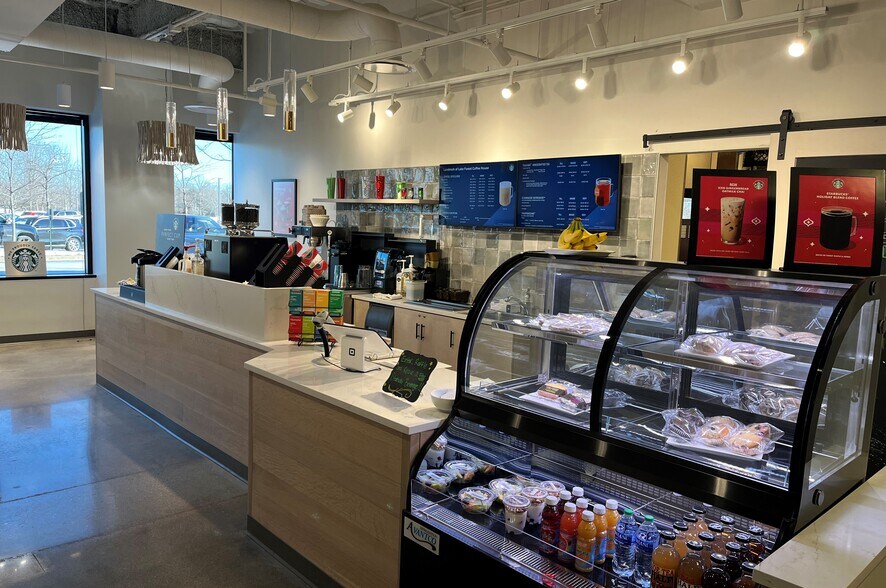 More Photos Of 100 S Saunders Rd, Lake Forest Office For Lease