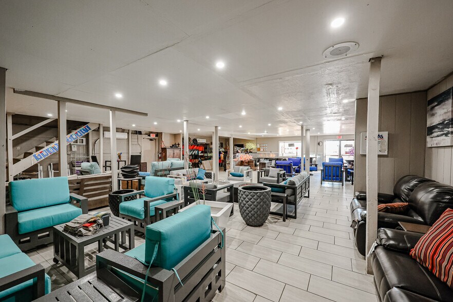 More Photos Of 236 S Alma School Rd, Mesa Showroom For Sale