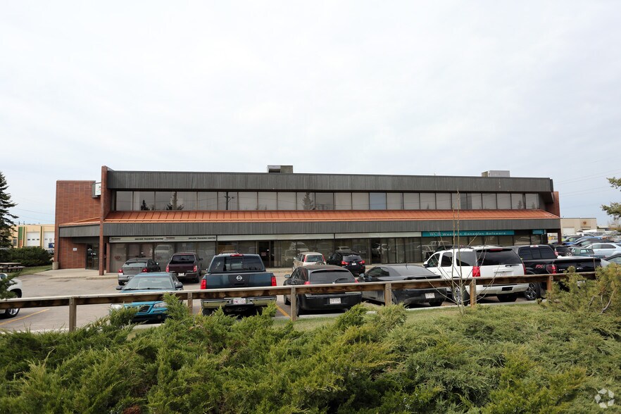 More Photos Of 2950 Parsons Rd NW, Edmonton Office For Sale