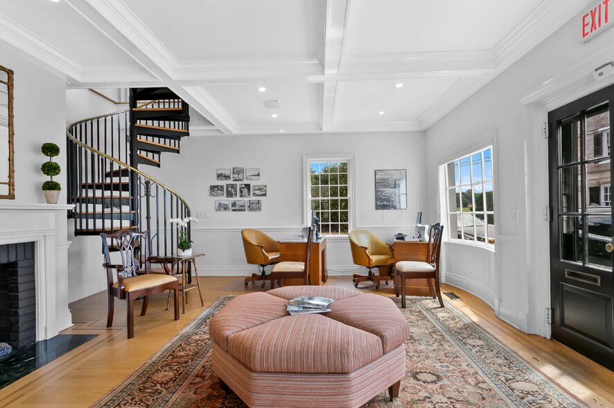 More Photos Of 656 Harbor Rd, Southport Office For Lease