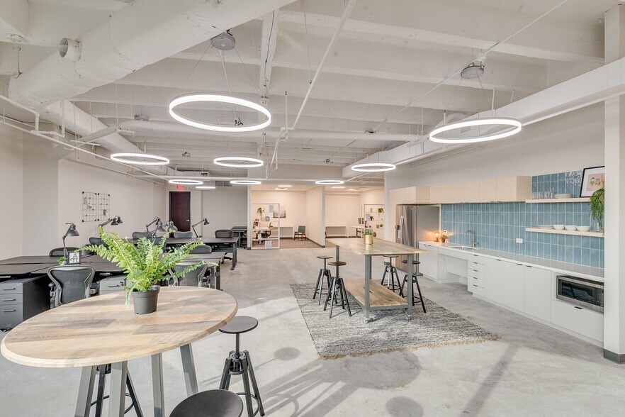 More Photos Of 15110 N Dallas Pky, Dallas Office For Lease