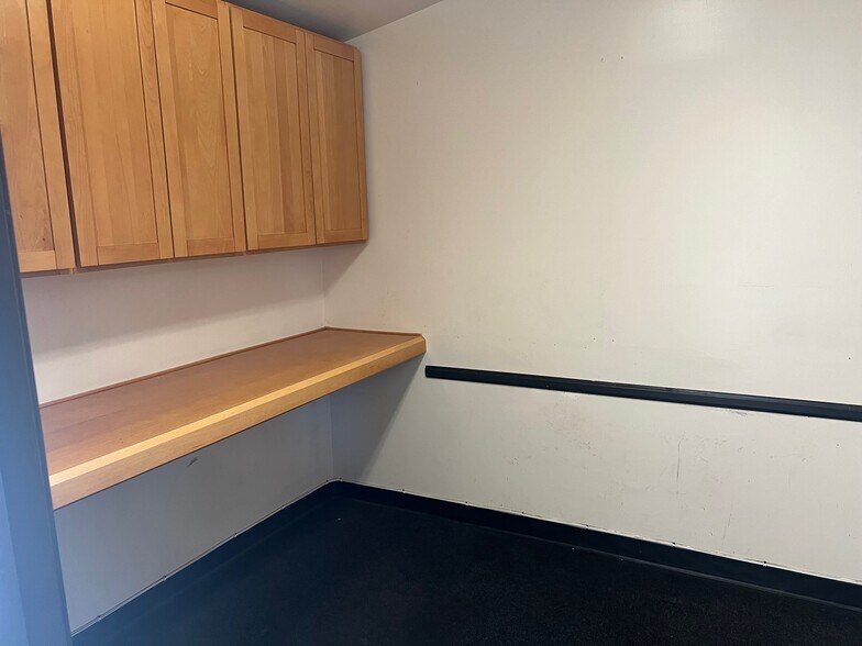 More Photos Of 4442 York Blvd, Los Angeles Auto Dealership For Lease