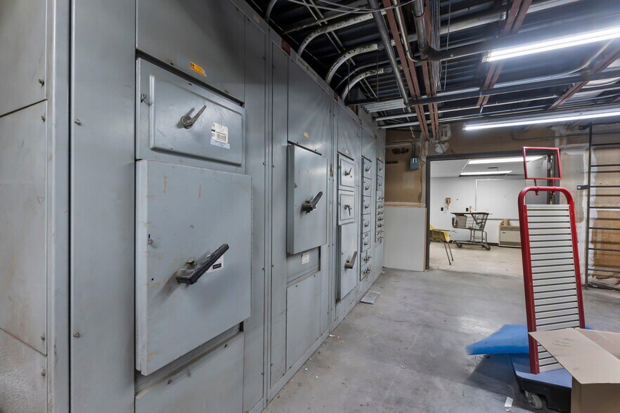 More Photos Of 121 S Sprigg St, Cape Girardeau Supermarket For Sale