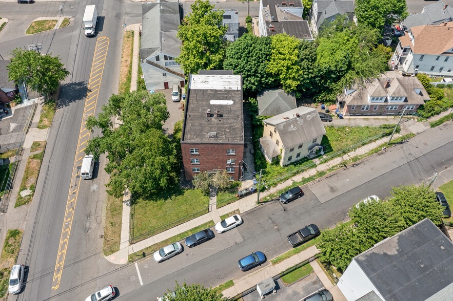 More Photos Of 305 Parrott Ave, Bridgeport Apartments For Sale