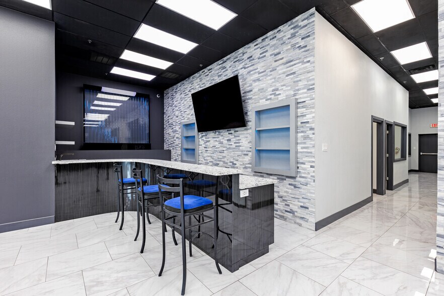 More Photos Of 1303 Dragon St, Dallas Storefront Retail Residential For Sale