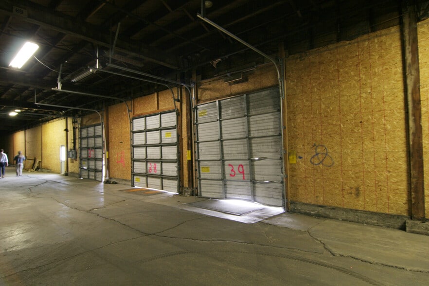 More Photos Of 15202 Edgerton Rd, New Haven Distribution For Lease