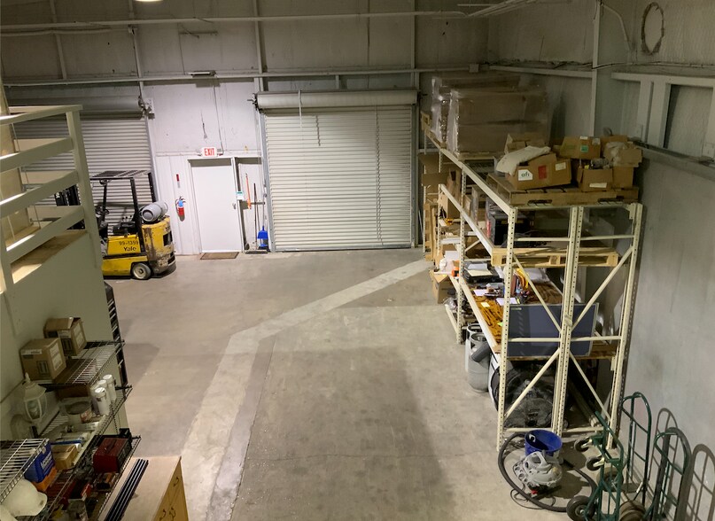 More Photos Of 995 N Interstate Highway 35 E, Waxahachie Warehouse For Lease