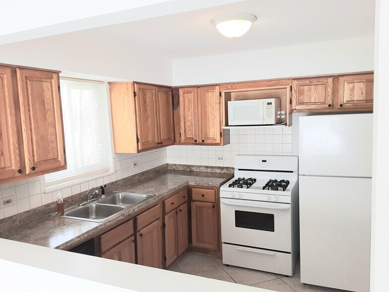 More Photos Of 1322 E 9th St, Lockport Apartments For Sale