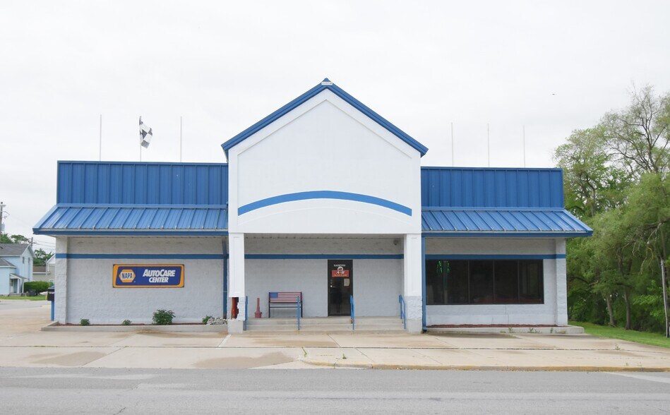 More Photos Of 300 Washington St, Rensselaer Auto Repair For Sale