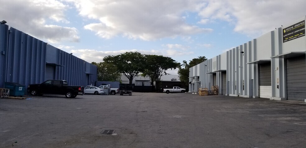 More Photos Of 7963 NW 33rd St, Doral Warehouse For Lease
