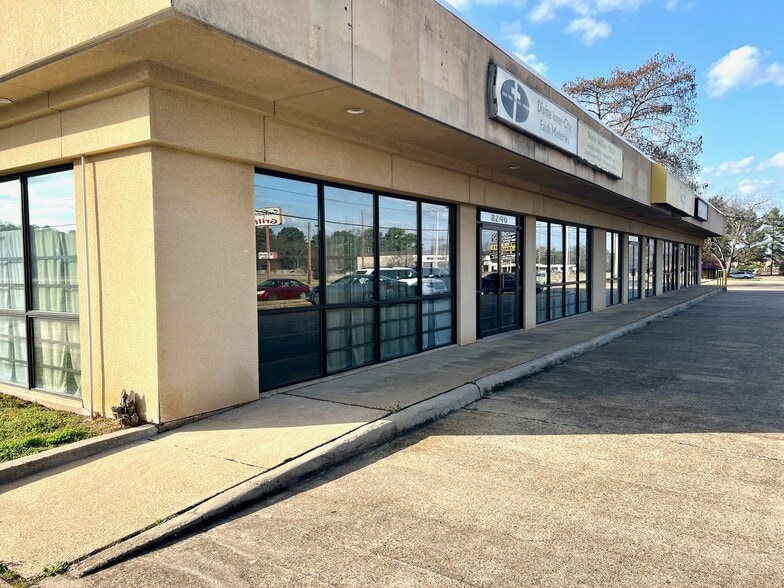 More Photos Of 8236-8240 Jewella Ave, Shreveport Storefront Retail Office For Sale