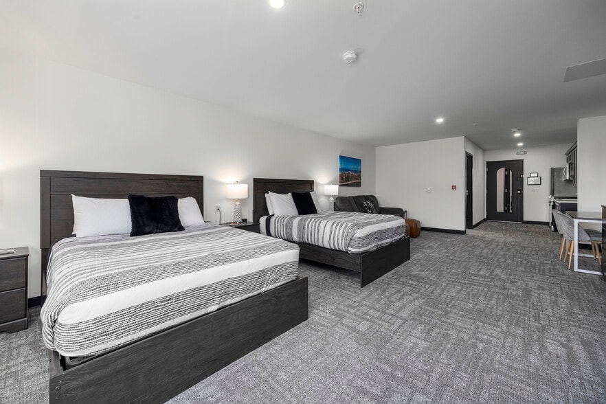 More Photos Of 419 E Market St, Sandusky Hotel For Sale