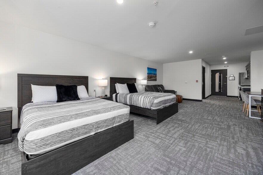 More Photos Of 419 E Market St, Sandusky Hotel For Sale