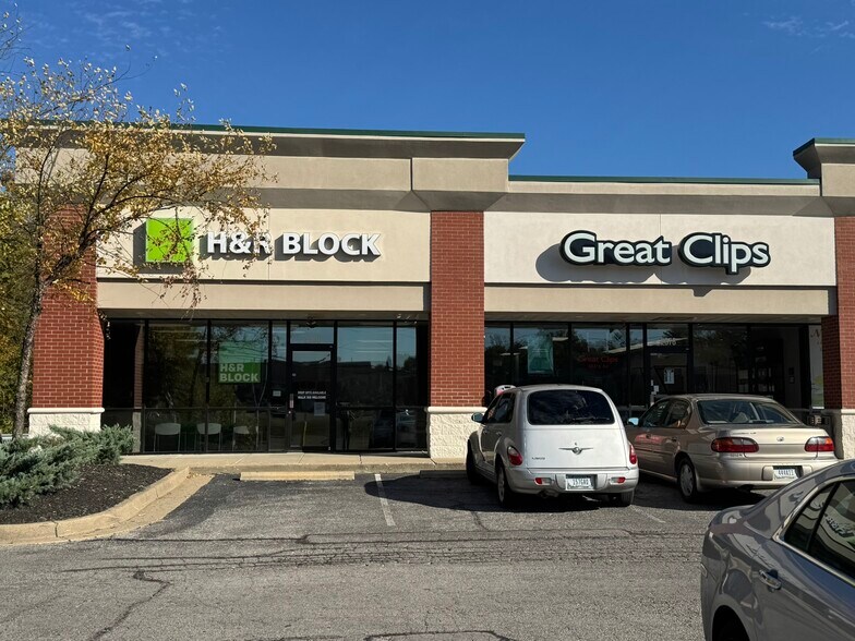 More Photos Of 2860-2880 Charlestown Rd, New Albany Unknown For Lease