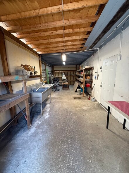 More Photos Of 2595 Avenue G NW, Winter Haven Showroom For Lease