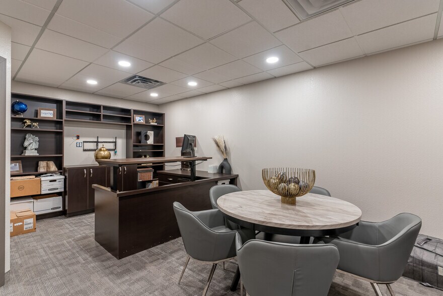 More Photos Of 810 S Casino Center Blvd, Las Vegas Office For Lease