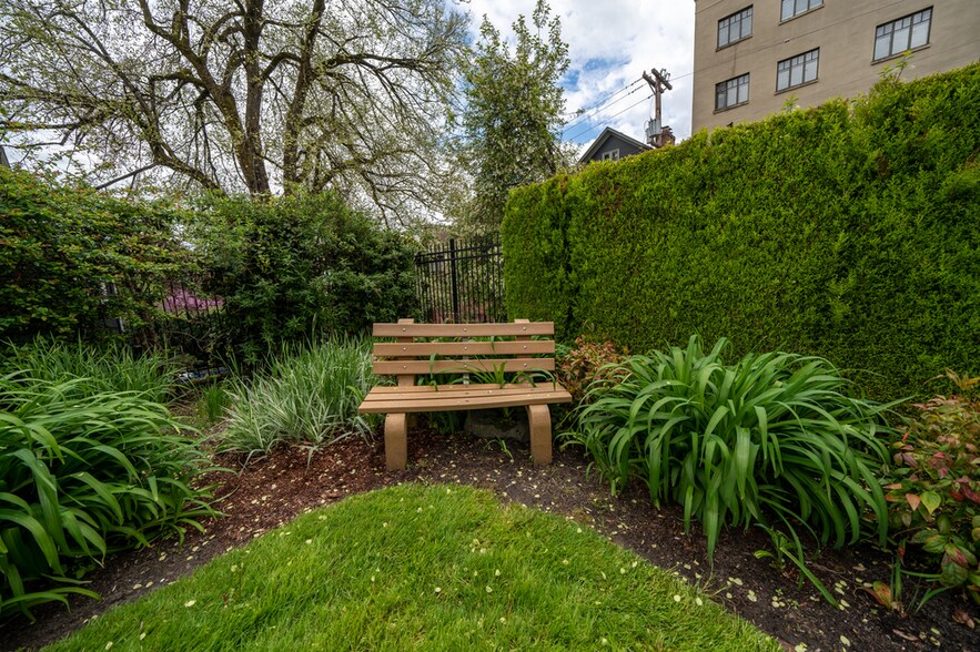 More Photos Of 800 NW 25th Ave, Portland Assisted Living For Sale