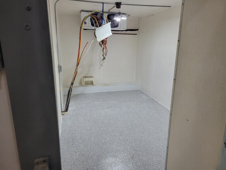 More Photos Of 90 E Jefferson St, Franklin Specialty For Lease