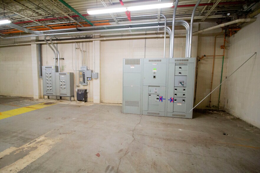 More Photos Of 126 Avenue C, Springfield Manufacturing For Sale