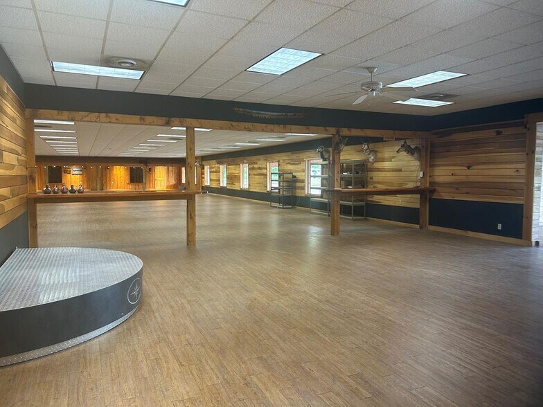 More Photos Of 56 N Bullock Rd, Mansfield Storefront Retail Office For Sale