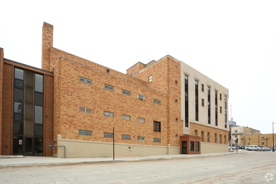 More Photos Of 105 1st St SE, Minot Apartments For Lease