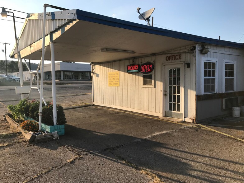 More Photos Of 3000 N Broadway St, Poteau Hotel For Sale