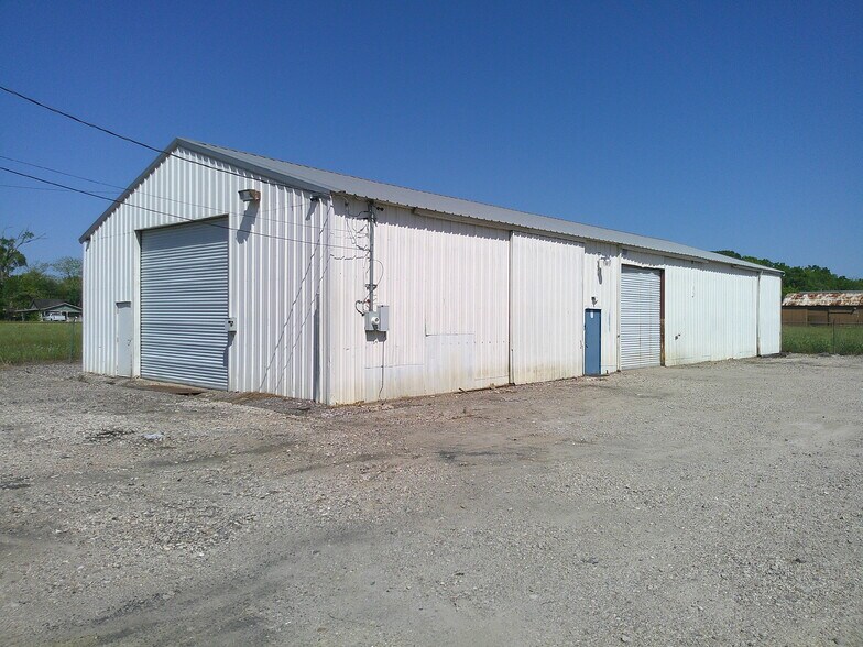 More Photos Of 1319 N Gordon St, Alvin Warehouse For Sale