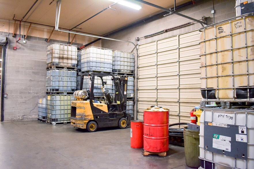 More Photos Of 2727 NW St Helens Rd, Portland Manufacturing For Lease