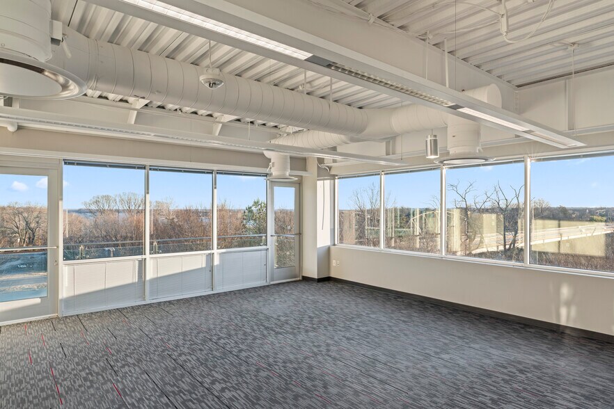 More Photos Of 10718 Richmond Hwy, Lorton Office For Lease