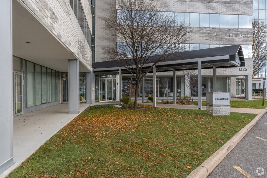 More Photos Of 1325 Franklin Ave, Garden City Office For Sale