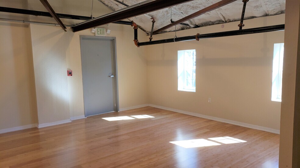 More Photos Of 1942 2nd Ave S, Saint Petersburg Warehouse For Lease