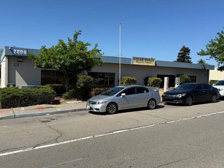 More Photos Of 2882 Grove Way, Castro Valley Service For Lease