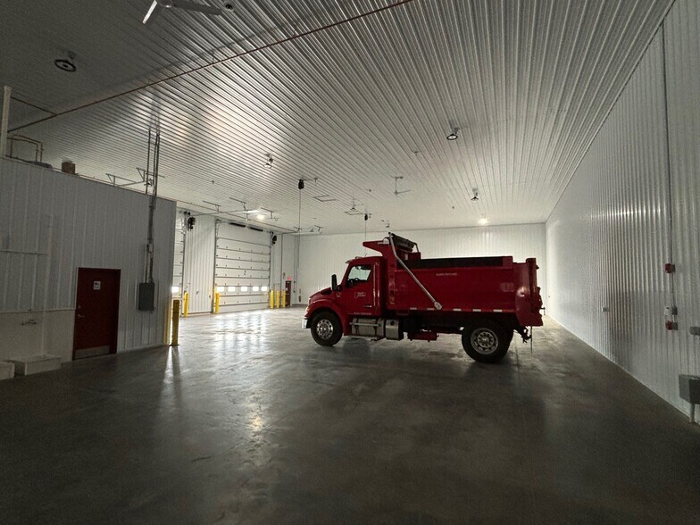 More Photos Of 132 Dingens St, Buffalo Flex For Sale