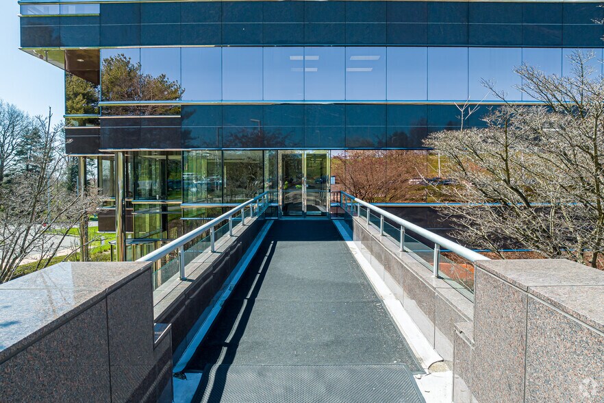More Photos Of 175 Capital Blvd, Rocky Hill Office For Lease
