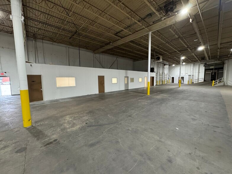 More Photos Of 1030 E New York St, Indianapolis Warehouse For Lease